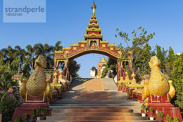 Eingang zur Ko Yin Lay Pagode  Pupawadoy-Kloster bei Ye  Mon-Staat  Myanmar (Burma)  Asien