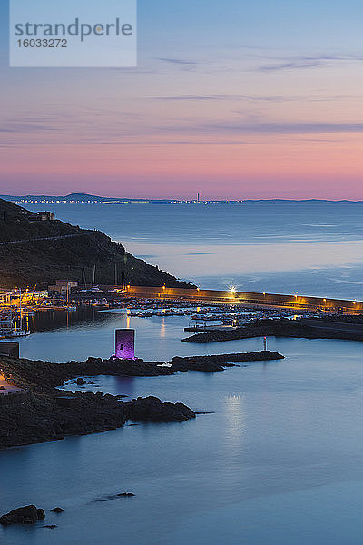 Blick zum Yachthafen  Castelsardo  Provinz Sassari  Sardinien  Italien  Mittelmeer  Europa