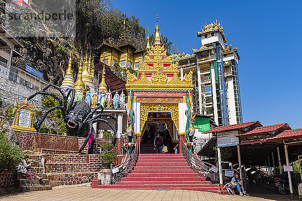 Eingang zur Höhle von Pindaya  Shan-Staat  Myanmar (Burma)  Asien