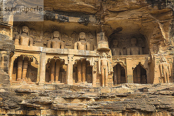 In den Felsen des Gwalior Fort geschnittene Jain-Bilder  Gwalior  Madhya Pradesh  Indien  Asien
