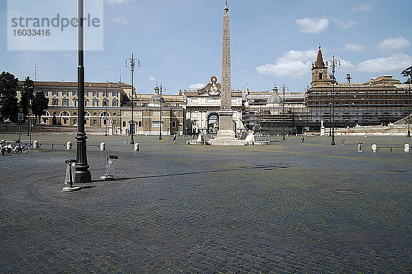 Piazza del Popolo  verlassen aufgrund der Sperrmaßnahmen von Covid-19 im Jahr 2020  Rom  Latium  Italien  Europa