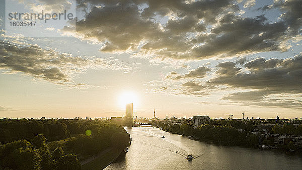 Sonnenuntergang über Berlin und der Spree  Deutschland