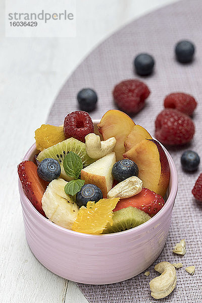 Obstsalat mit Cashewkernen