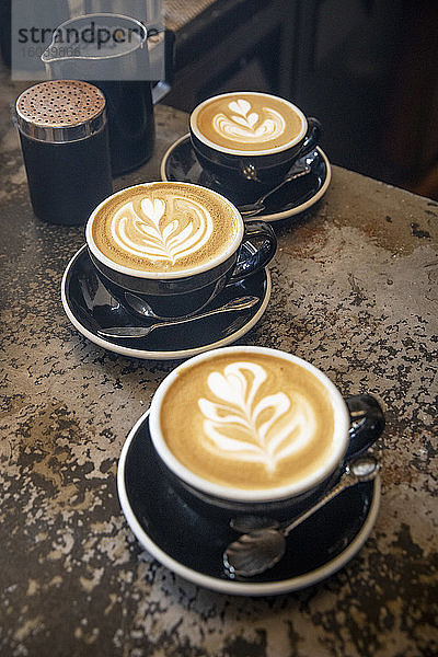 Cappuccino mit Milchschaummuster (Latte Art)