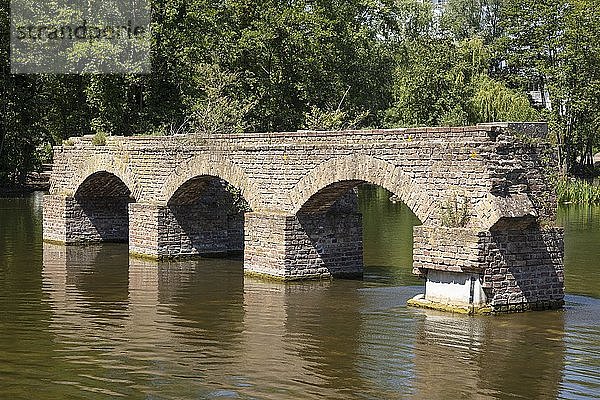 Aquädukt  römische Wasserleitung  Ruine  Media Park  Köln  Rheinland  Nordrhein-Westfalen  Deutschland  Europa