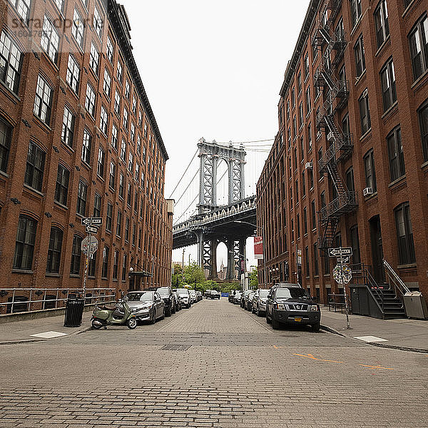 USA  Brooklyn  Dumbo  Straße  die zur Manhattan Bridge führt