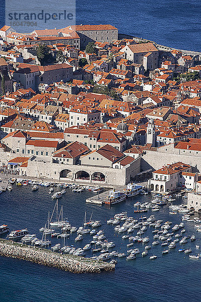 Kroatien  Dubrovnik  Altstadt und Jachthafen