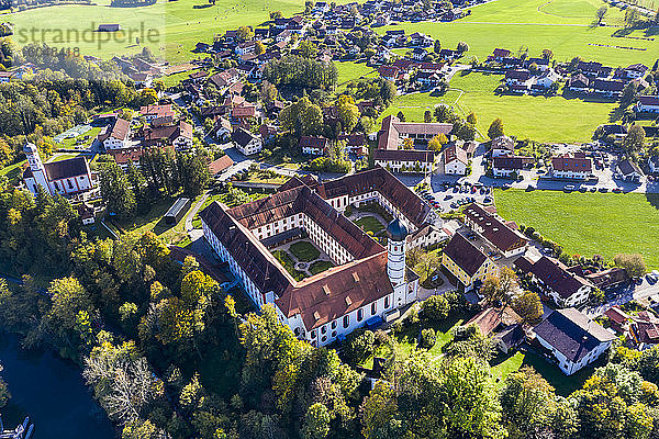 Deutschland  Bayern  Oberbayern  Tolzer Land  Eurasburg  Luftbild des Klosters der Salesianer oder Kloster Beuerberg