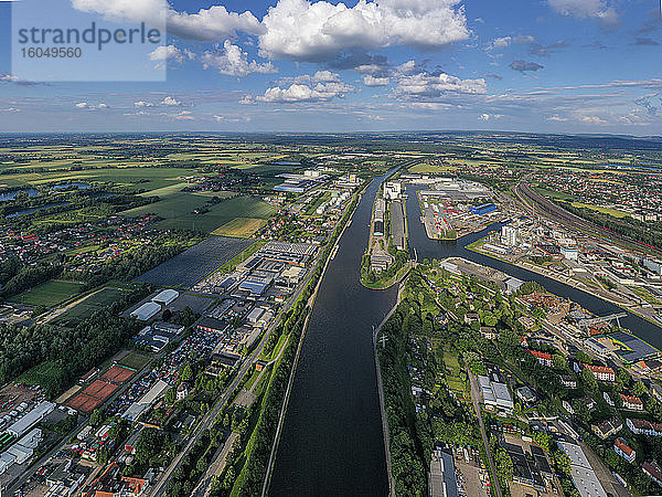 Deutschland  Nordrhein-Westfalen  Minden  Luftaufnahme der Stadt am Mittellandkanal
