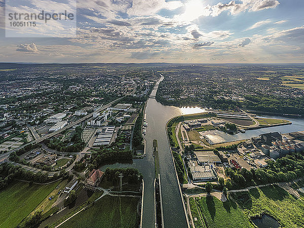 Deutschland  Nordrhein-Westfalen  Minden  Luftaufnahme der Stadt am Mittellandkanal