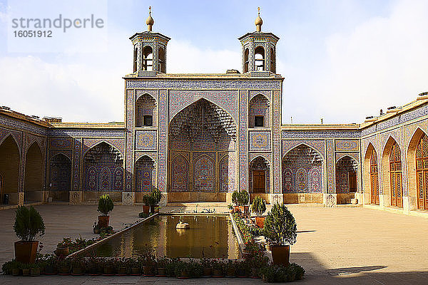 Iran  Provinz Fars  Shiraz  Innenhof der Nasir-Ol-Molk-Moschee