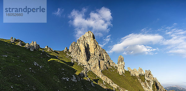 Panoramablick auf das Grignetta-Gebirge gegen den Himmel  Europäische Alpen  Lecco  Italien