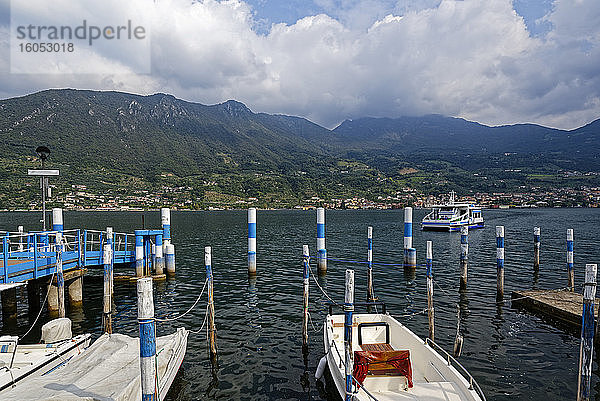 Taly  Lombardei  Boote auf dem Iseo-See