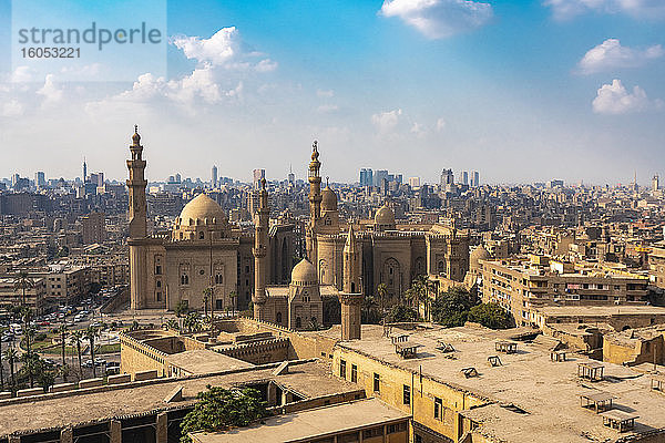 Ägypten  Kairo  Salah-El-Deen-Platz mit Sultan-Hassan-Madrassa und Al-Refaai-Moschee