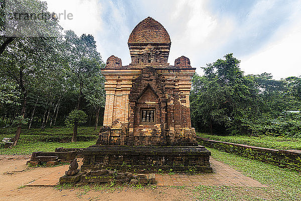 Vietnam  Provinz Quang Nam  Antike Grabstätte in den Ruinen des My Son-Komplexes