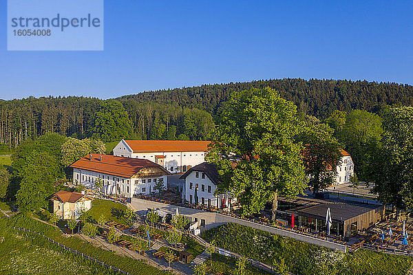 Deutschland  Bayern  Gut Kaltenbrunn bei Gmund am Tegernsee  Dorfgebäude