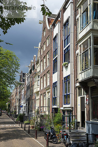 Niederlande  Provinz Nordholland  Amsterdam  Stadthäuser am Prinsengracht-Kanal