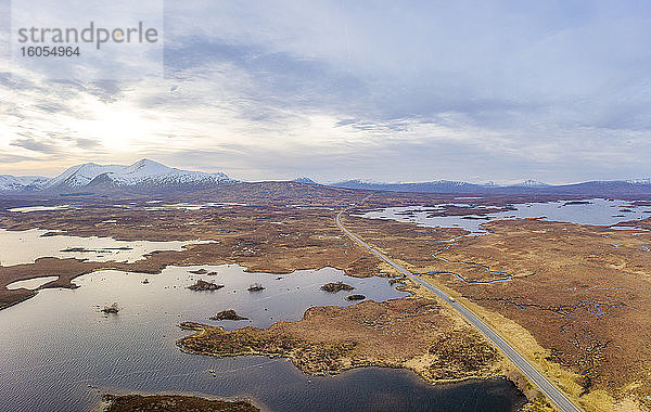 UK  Schottland  Luftaufnahme des Ufers von Lochan na h-Achlaise im Rannoch Moor