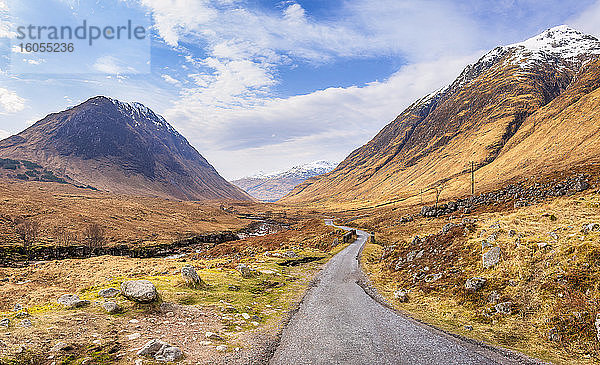 UK  Schottland  Asphaltstraße in Glen Etive