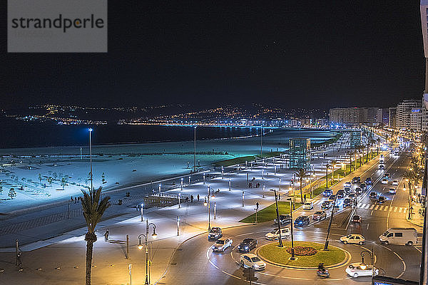 Marokko  Tanger-Tetouan-Al Hoceima  Tanger  Küste der beleuchteten Stadt bei Nacht