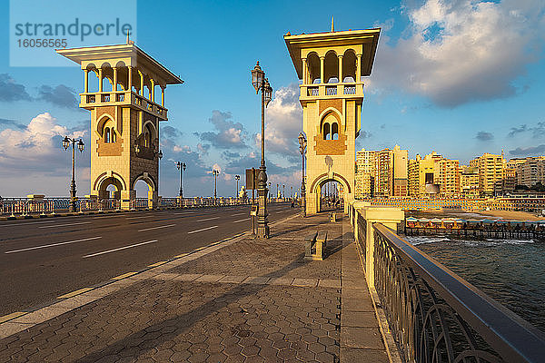 Ägypten  Alexandria  Stanley-Brücke bei Sonnenuntergang