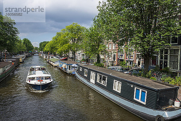 Die Niederlande  Provinz Nordholland  Amsterdam  Boote auf dem Prinsengracht-Kanal