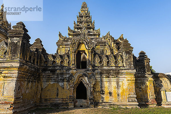 Myanmar  Region Mandalay  Inwa  Eingang des Klosters Maha Aungmye Bonzan