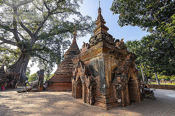 Myanmar  Region Mandalay  Inwa  Grabmal im Yadana Hsemee Pagodenkomplex