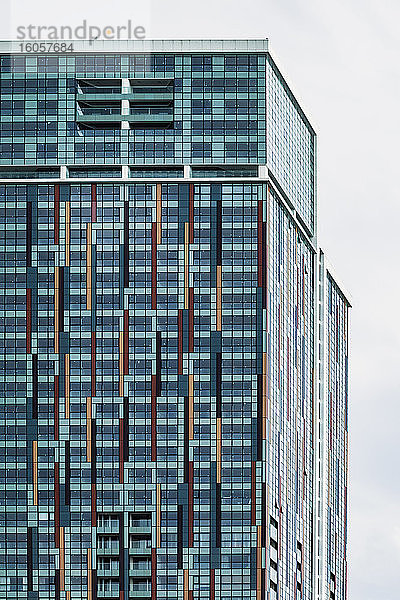 Georgien  Adscharien  Batumi  Fenster des blauen Wolkenkratzers