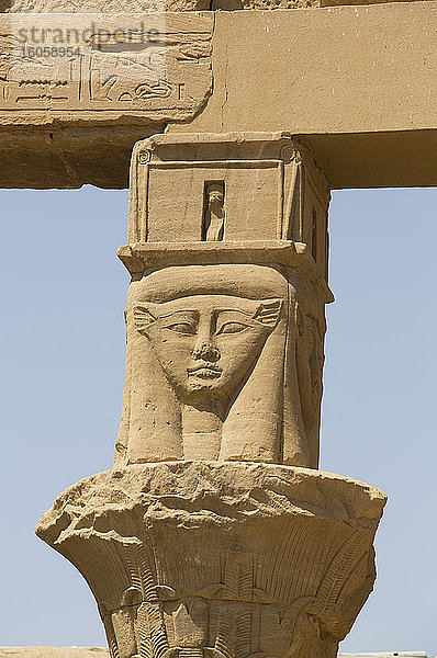 Göttin-Hathor-Säulen  Vestibül von Nectanebo  Isis-Tempel  UNESCO-Weltkulturerbe; Insel Philae  Assuan  Ägypten