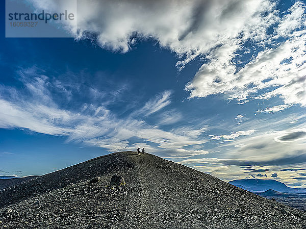 Der Hverfjall-Krater  ein Tephra-Kegel oder Tuff-Ring-Vulkan in Nordisland. Der Krater hat einen Durchmesser von etwa 1 Kilometer; Skutustadahreppur  nordöstliche Region  Island