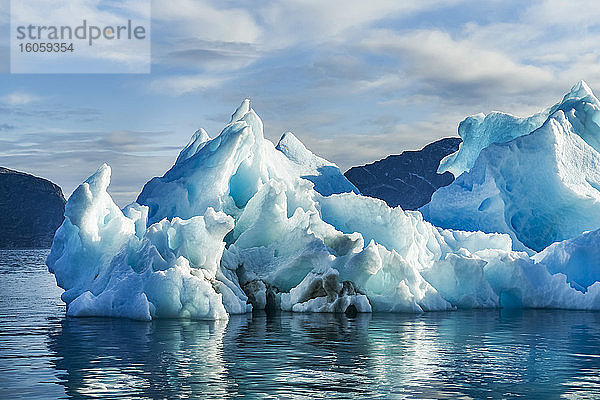 Gletschereisformationen entlang der Küste Grönlands; Sermersooq  Grönland