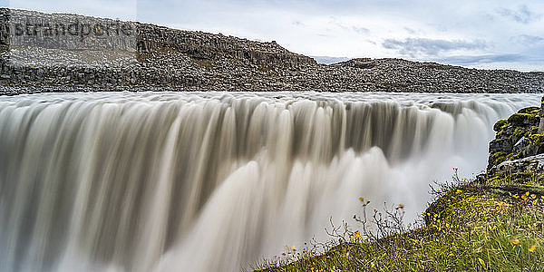 Dettifoss-Wasserfall  angeblich der zweitstärkste Wasserfall Europas nach dem Rheinfall; Nordurping  Nordost-Region  Island