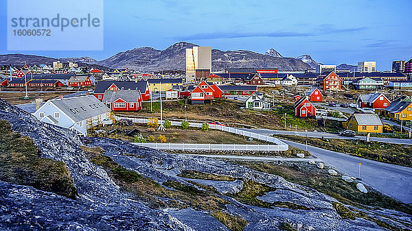 Bunte Häuser in der Stadt Nuuk; Nuuk  Sermersooq  Grönland