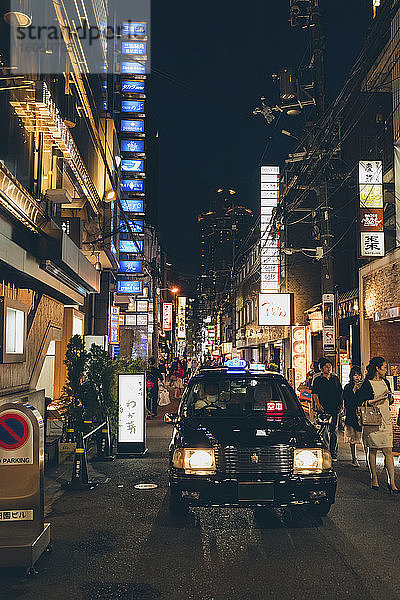 Straßen von Osaka bei Nacht; Osaka  Kansai  Japan