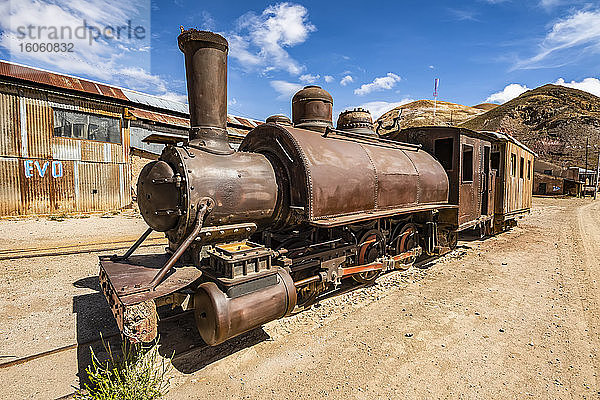 Die Baldwin-Lokomotive 10998  Baujahr 1890  und der Wagen dahinter sollen von Butch Cassidy and the Sundance Kid angegriffen worden sein; Pulacayo  Abteilung Potosi  Bolivien