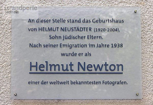 Gedenktafel von Helmut Newton  Innsbrucker Str.  Schöneberg  Berlin  Deutschland  Europa