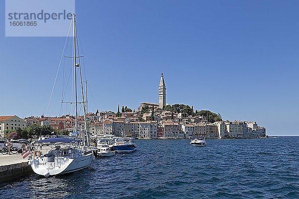 Altstadt mit Kirche Sv. Eufemija  Rovinj  Weltkulturerbe  Istrien  Kroatien  Europa