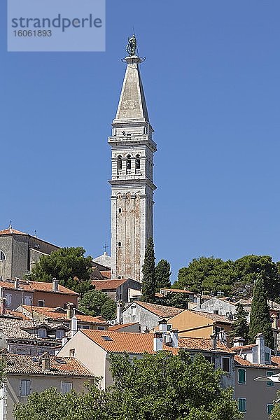 Altstadt mit Kirche Sv. Eufemija  Rovinj  Istrien  Kroatien  Europa