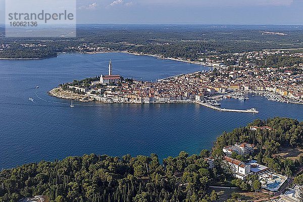Luftaufnahme der Altstadt von Rovinj  Weltkulturerbe  Istrien  Kroatien  Europa