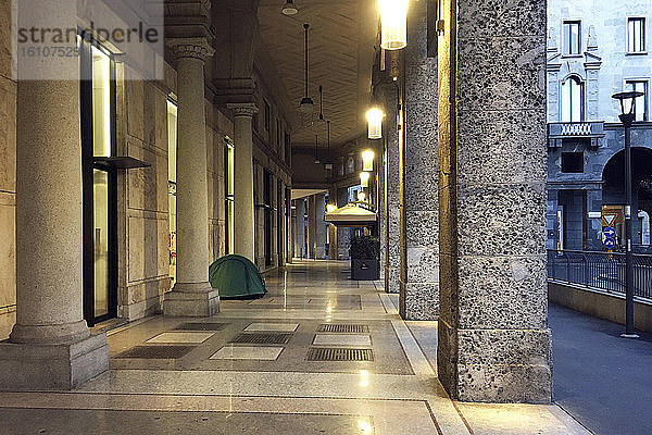 Italien  Lombardei  Mailand  Piazza Meda  Obdachlose