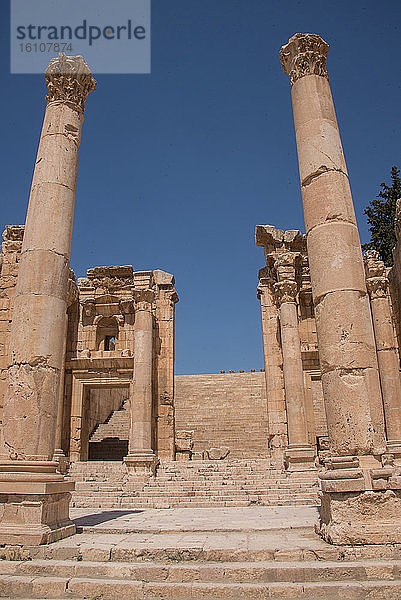 Asien  Naher Osten  Jordanien  Archäologische Stadt Jerash  Propylaeum des Heiligtums der Artemis