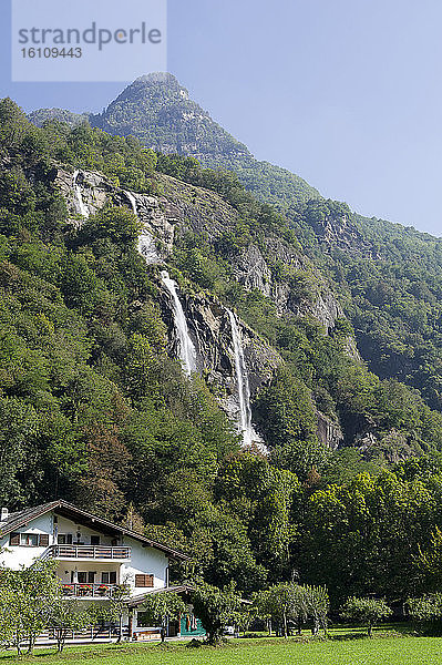 Europa  Italien  Lombardei  Sondrio  Chiavenna - Wasserfälle von Acquafraggia