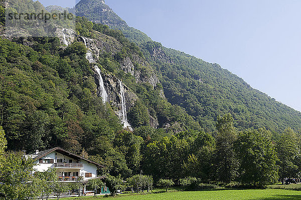 Europa  Italien  Lombardei  Sondrio  Chiavenna - Wasserfälle von Acquafraggia