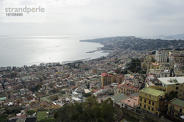 Europa  Italien  Kampanien  Neapel  Panorama der Stadt von Castel Sant'Elmo al Vomero aus gesehen.