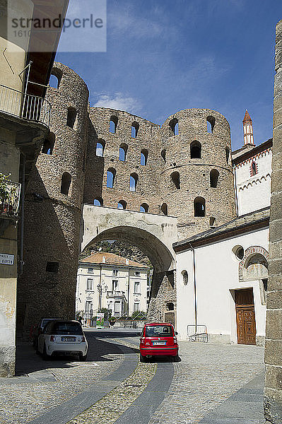 Europa  Italien  Piemont  Valle Susa  Susa  Porta Savoia  Römisches Tor.