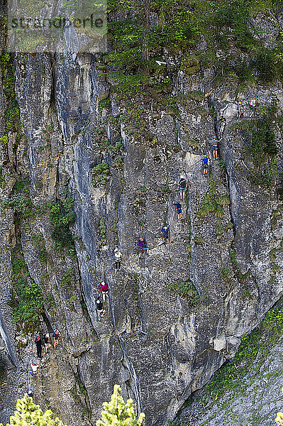 Europa  Italien  Piemont  Claviere  tibetische Brücke der Gorgias von s. Gervasio. Es ist die längste tibetische Brücke der Welt (544 Meter).