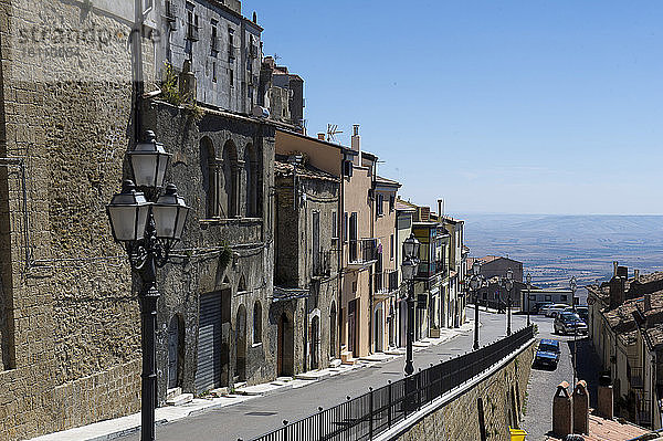 Europa  Italien  Basilikata  Acerenza  Gassen der mittelalterlichen Stadt.