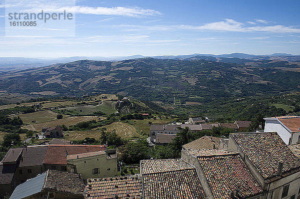 Europa  Italien  Basilikata  Acerenza  Panorama der Basilikata vom Hügel von Acerenza aus gesehen
