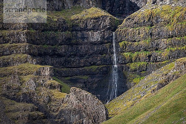 Wasserfall  Miðhliðardalur  Westfjorde  Island  Europa